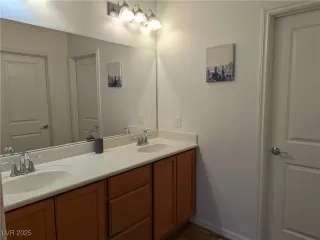 Photo #4: 2730660 Listing