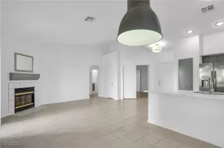 Photo #5: 2730728 Listing