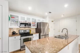 Photo #2: 2730801 Listing