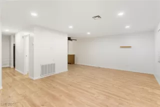 Photo #2: 2730822 Listing