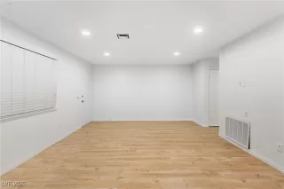 Photo #5: 2730822 Listing