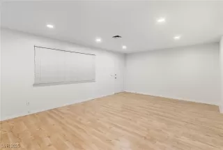 Photo #6: 2730822 Listing