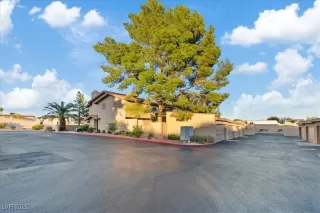 More Details about MLS # 2730847 : 3388 PAVLO STREET