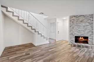 Photo #3: 2730847 Listing