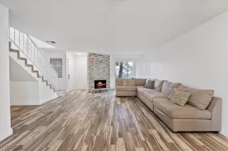 Photo #5: 2730847 Listing