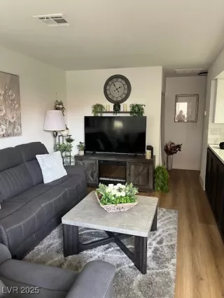 Photo #4: 2730860 Listing