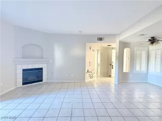 Photo #4: 2730861 Listing