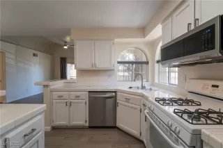 Photo #3: 2730866 Listing 