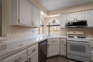 Photo #4: 2730866 Listing 