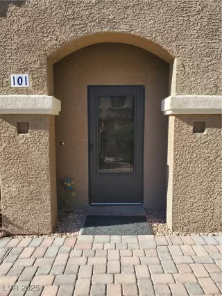 Photo #1: 2730880 Listing 