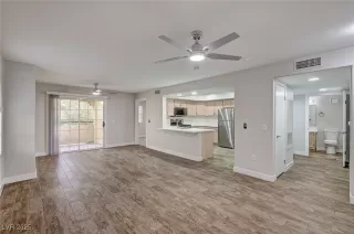 Photo #4: 2730882 Listing