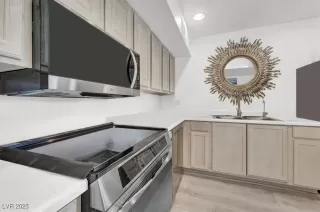 Photo #2: 2730893 Listing