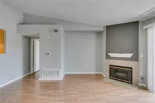 Photo #3: 2730908 Listing