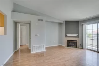 Photo #4: 2730908 Listing