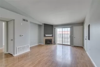 Photo #5: 2730908 Listing