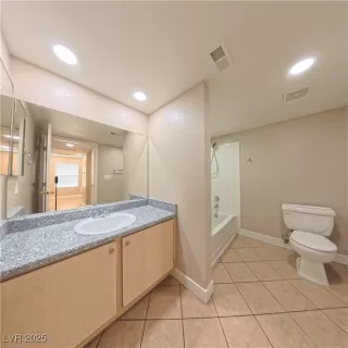 Photo #5: 2730929 Listing 