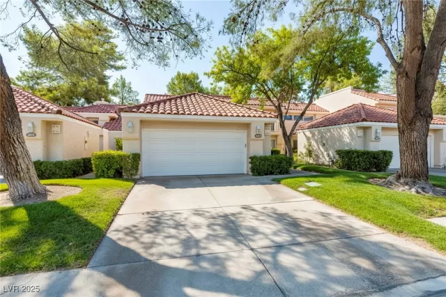 MLS: 2730982 Condo For Sale