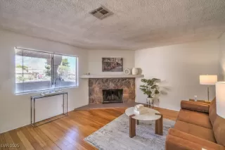 Photo #2: 2731128 Listing