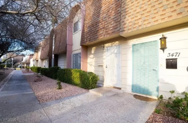 MLS: 2731134 Condo For Sale