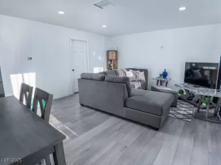 Photo #3: 2731170 Listing