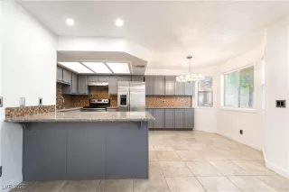 Photo #4: 2731202 Listing