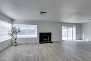 Photo #5: 2731227 Listing