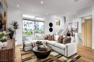 Photo #2: 2731312 Listing 