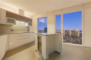 Photo #3: 2731338 Listing 