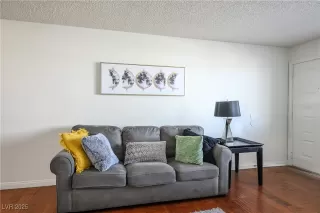 Photo #4: 2731354 Listing 