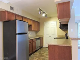 Photo #5: 2731360 Listing