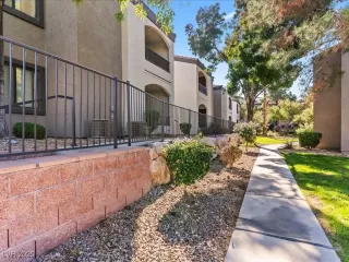 Photo #3: 2731373 Listing