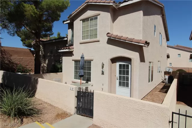 MLS: 2731376 Condo For Sale