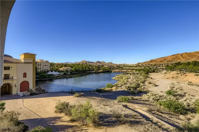 MLS: 2731384 Condo For Sale