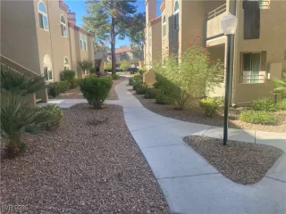 Photo #3: 2731387 Listing