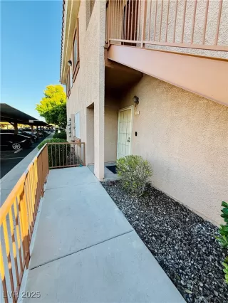 Photo #2: 2731415 Listing 