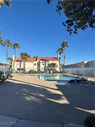 Photo #4: 2731425 Listing 