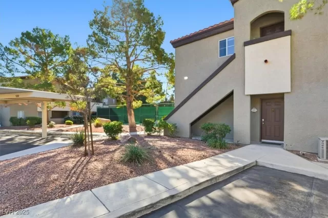 MLS: 2731466 Condo For Sale