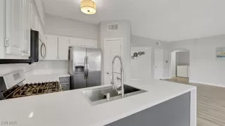 Photo #2: 2731485 Listing 