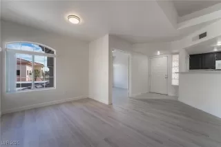 Photo #5: 2731504 Listing