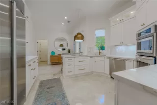 Photo #3: 2731588 Listing