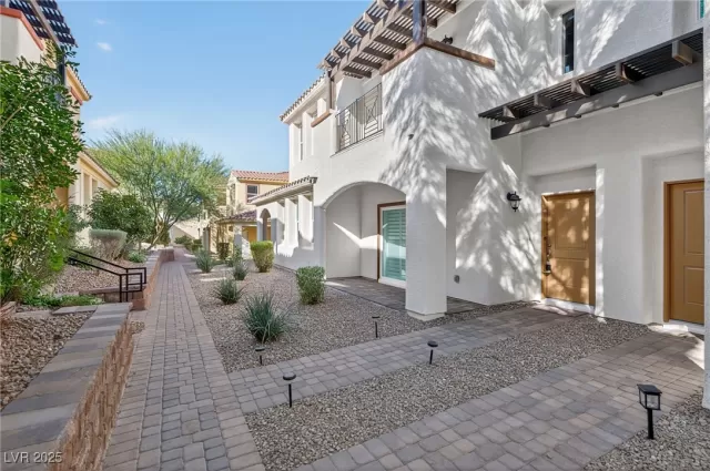 MLS: 2731607 Condo For Sale