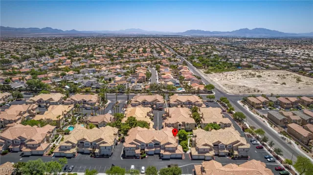 MLS: 2731626 Condo For Sale