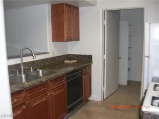 Photo #5: 2731633 Listing 