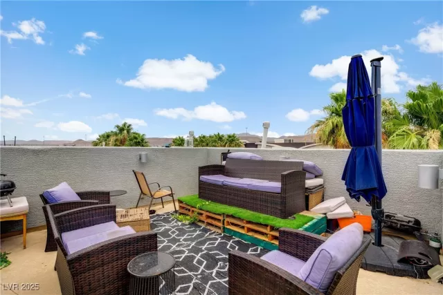 MLS: 2731642 Condo For Sale