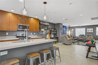 Photo #1: 2731642 Listing