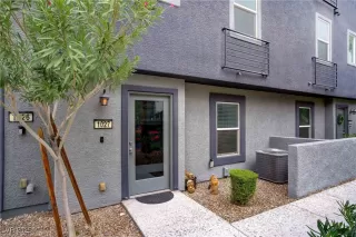 Photo #2: 2731642 Listing