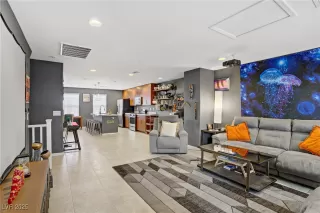 Photo #5: 2731642 Listing