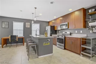 Photo #6: 2731642 Listing