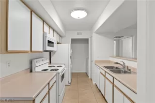 Photo #1: 2731681 Listing 