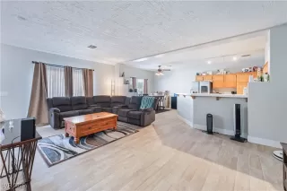 Photo #6: 2731697 Listing